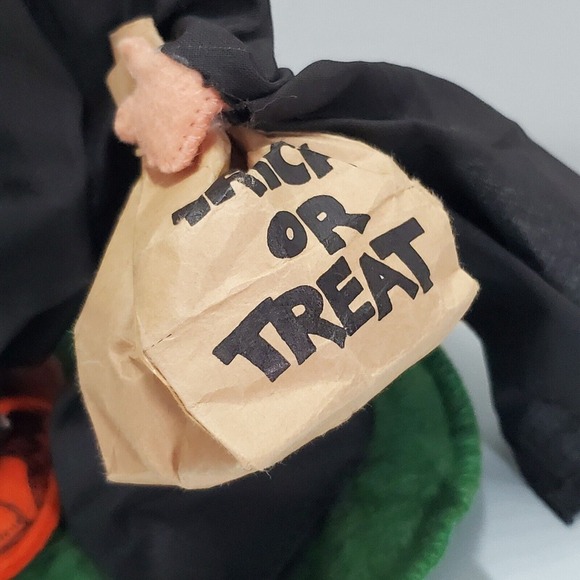 Vintage Annalee Halloween Witch Kid Trick or Treat Poseable Felt Doll 1990s - Picture 3 of 12